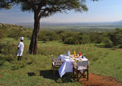 safari-kenya-luxury-mara-bushtops-colazione-in-savana-bush-breakfast-ridim